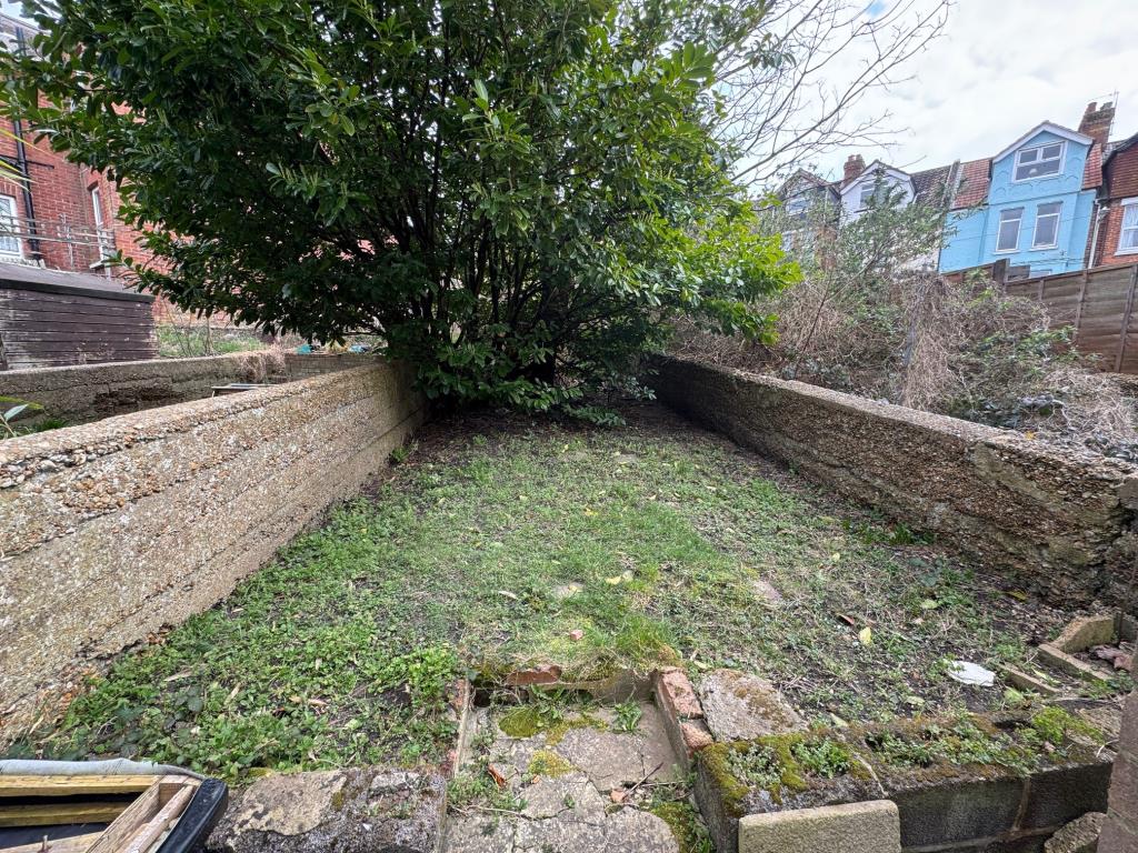 Lot: 112 - FREEHOLD STATUTORY INVESTMENT - Rear garden